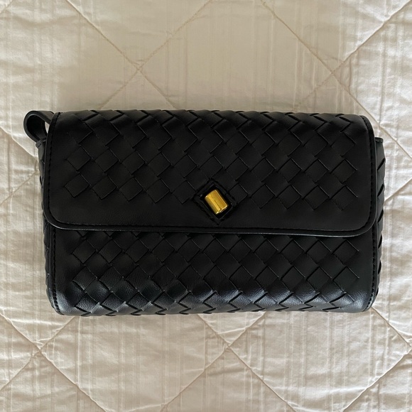 Verano Hill Therese Crossbody Bag - Picture 6 of 7